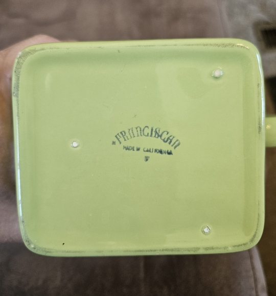 Vintage Franciscan Discontinued 40 Oz. Lime Green Pitcher - Picture 2 of 3